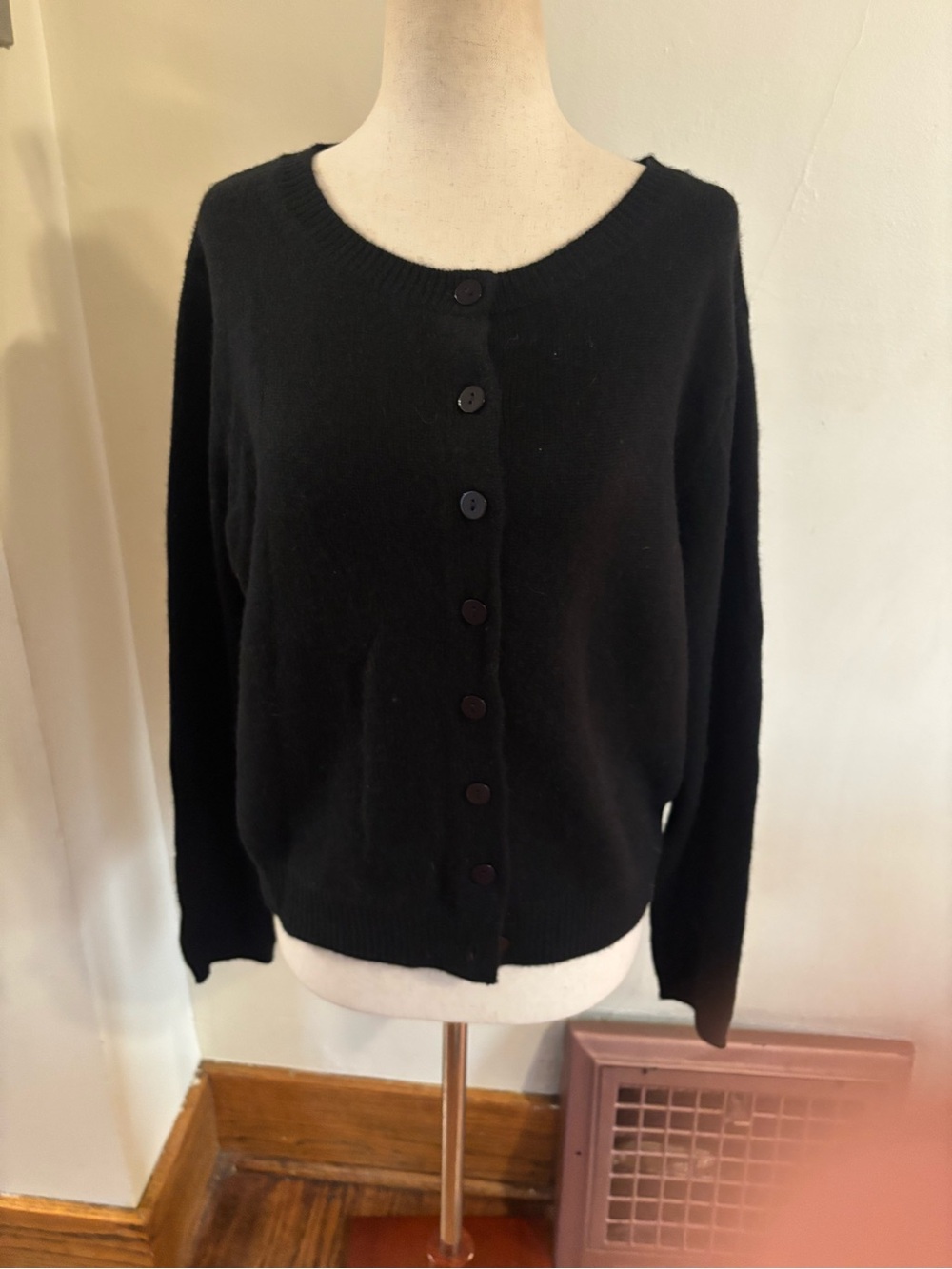 Quince Women’s Mongolian Cashmere Cropped Crew Cardigan Black large NWT - Picture 4 of 9
